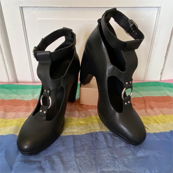 Rachel Comey Shoes - Rachel Comey Black T-strap Heels with Metal Ring Detail size 7.5
